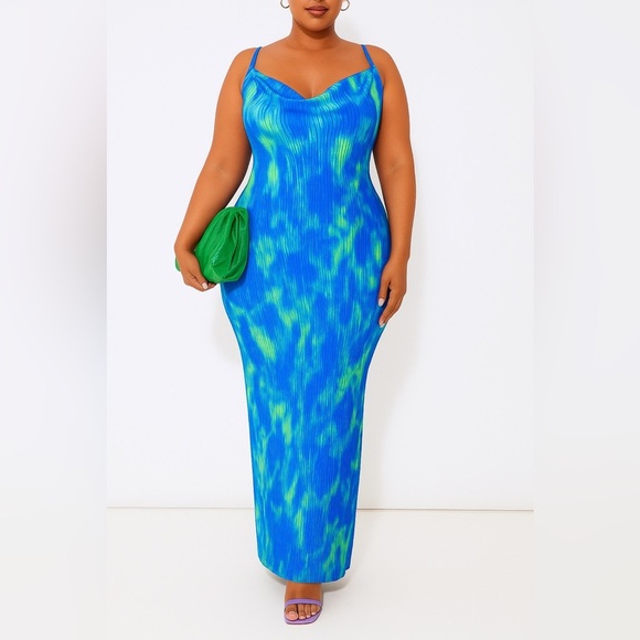 PrettyLittle Thing PLUS SIZE Blue Abstract Pisse Strappy Maxi - Picture 1 of 4